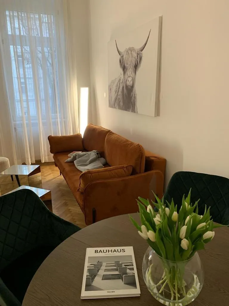 Wohnung Mit Gefuehl Und Stil Vienna Austria